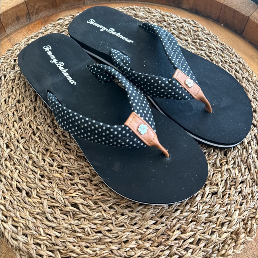 NWOT Tommy Bahama Black Polka Dot Flip Flops Size W10
